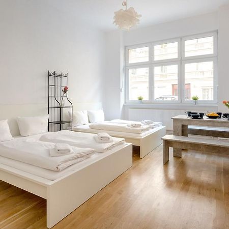 Newton-Appartement Mit 3 Schlafzimmern Berlin Kültér fotó