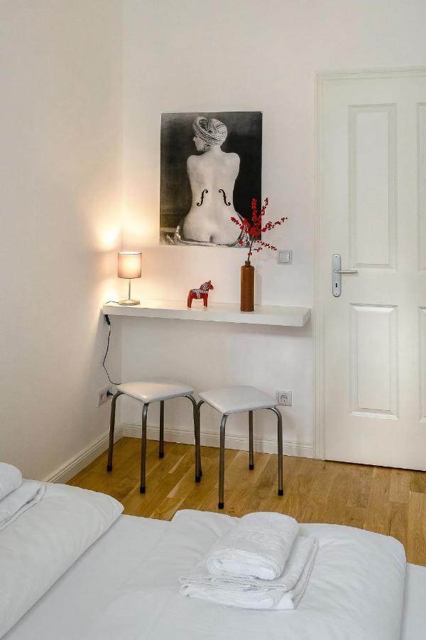 Newton-Appartement Mit 3 Schlafzimmern Berlin Kültér fotó