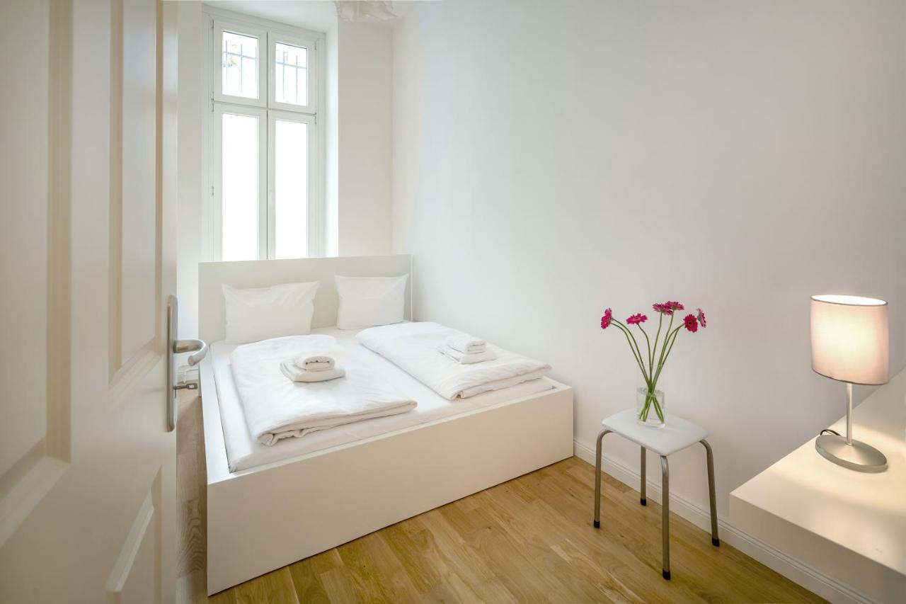 Newton-Appartement Mit 3 Schlafzimmern Berlin Kültér fotó
