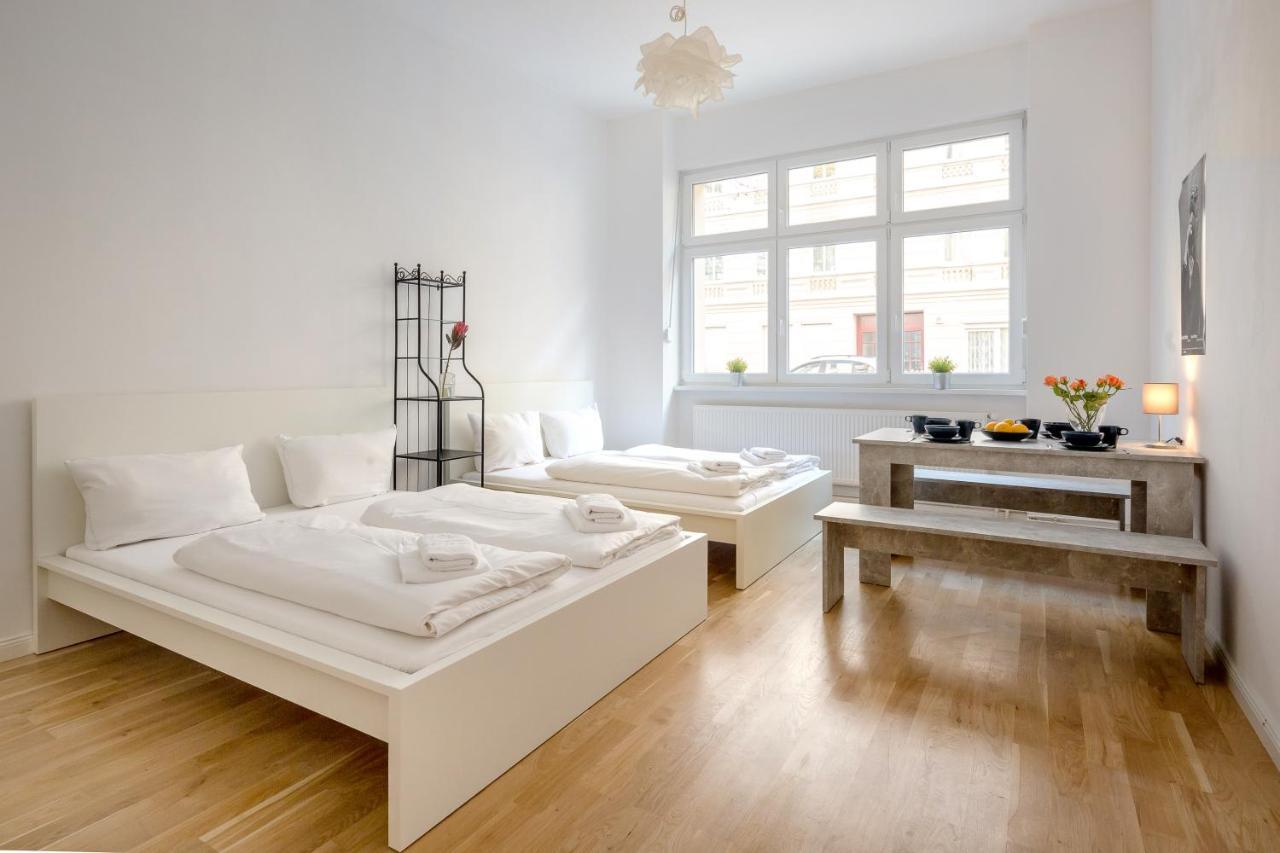 Newton-Appartement Mit 3 Schlafzimmern Berlin Kültér fotó