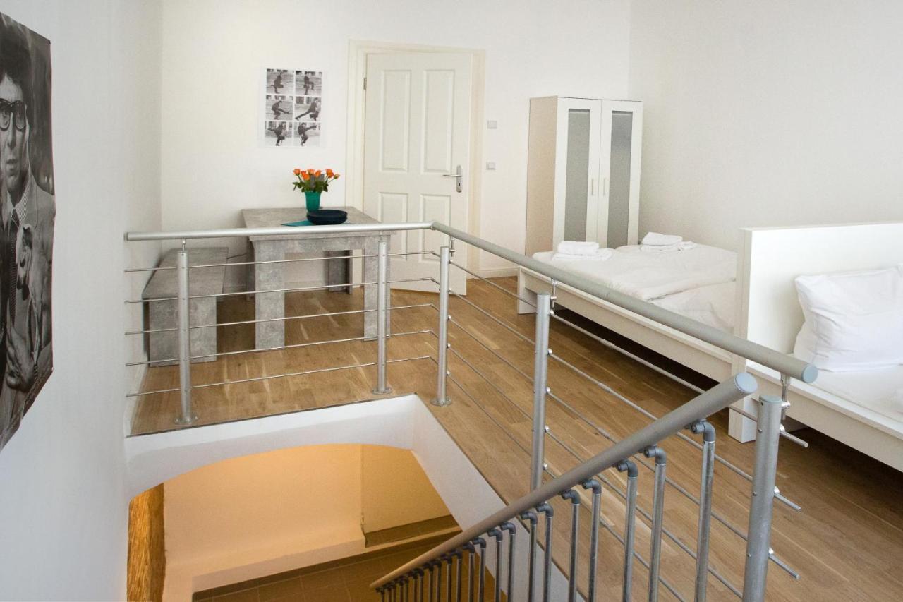 Newton-Appartement Mit 3 Schlafzimmern Berlin Kültér fotó