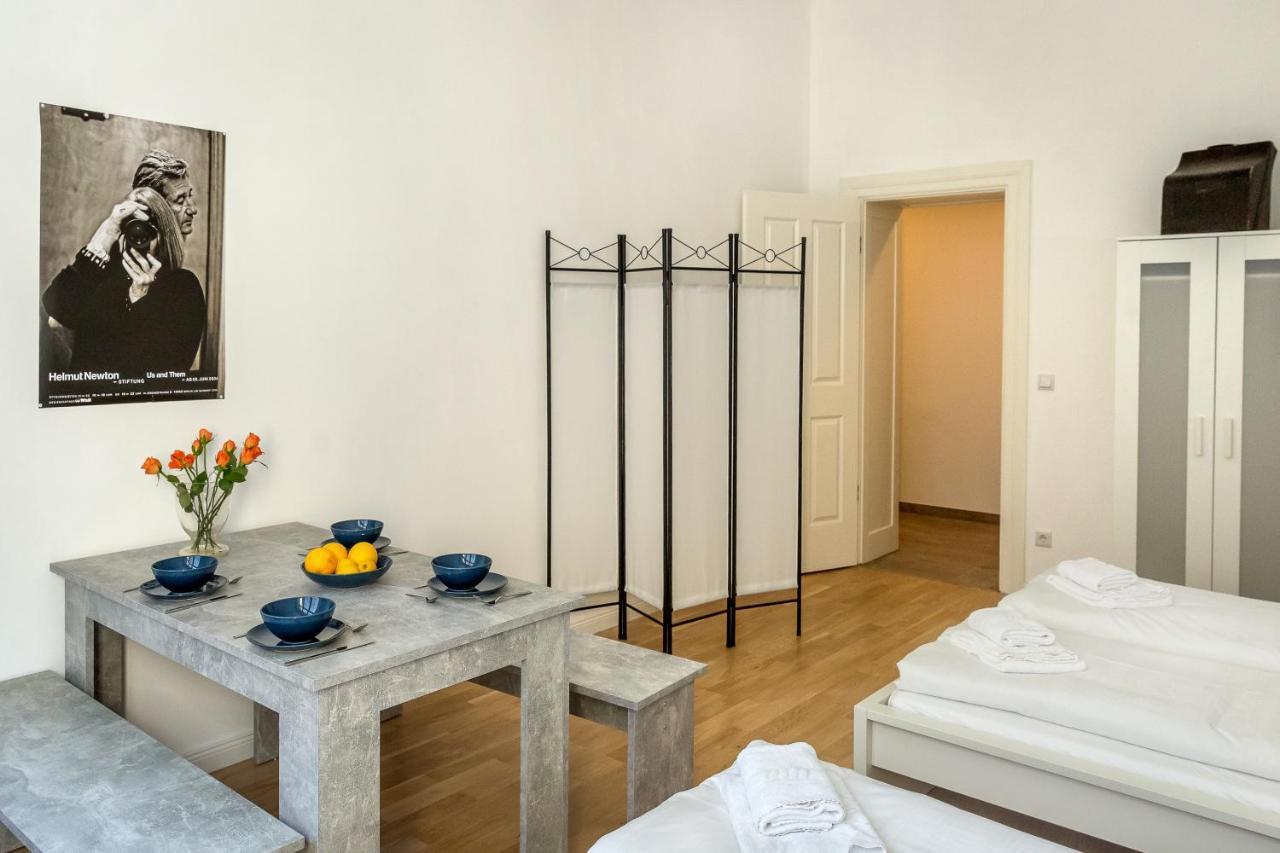 Newton-Appartement Mit 3 Schlafzimmern Berlin Kültér fotó